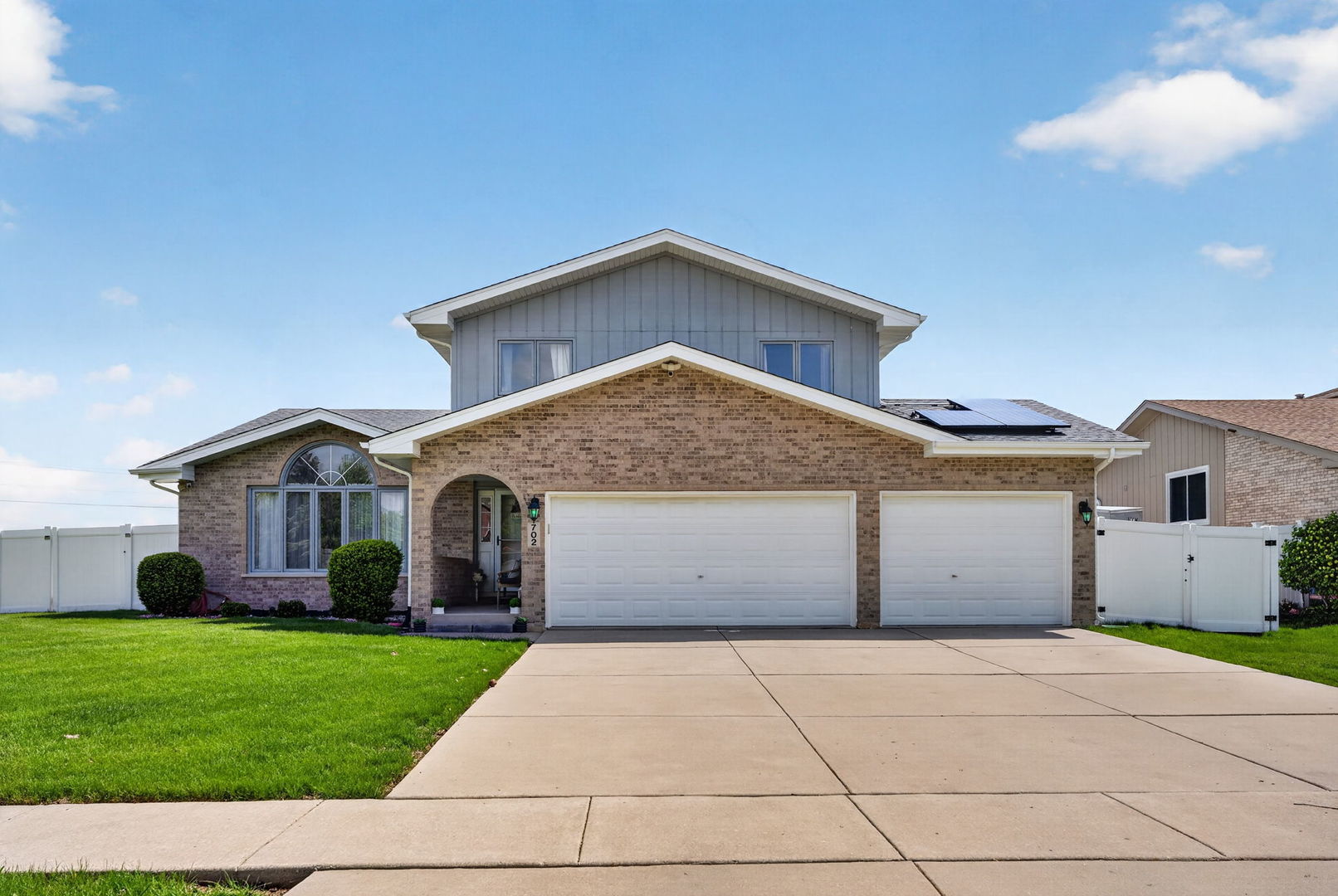 702 Longwood Court — photo