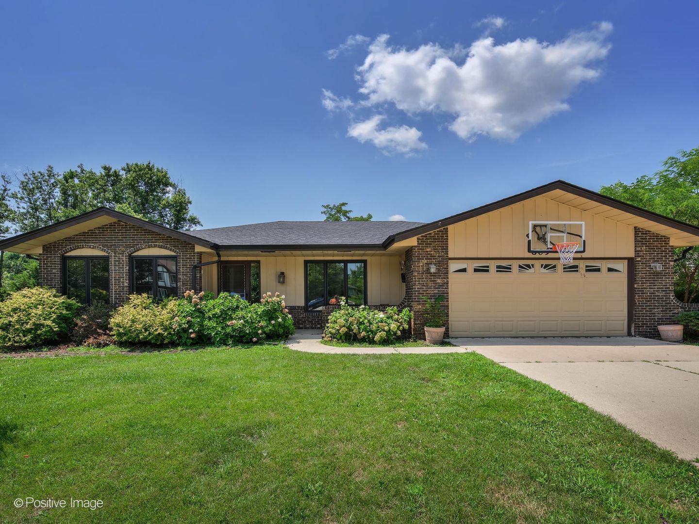 809 Brook Court — photo