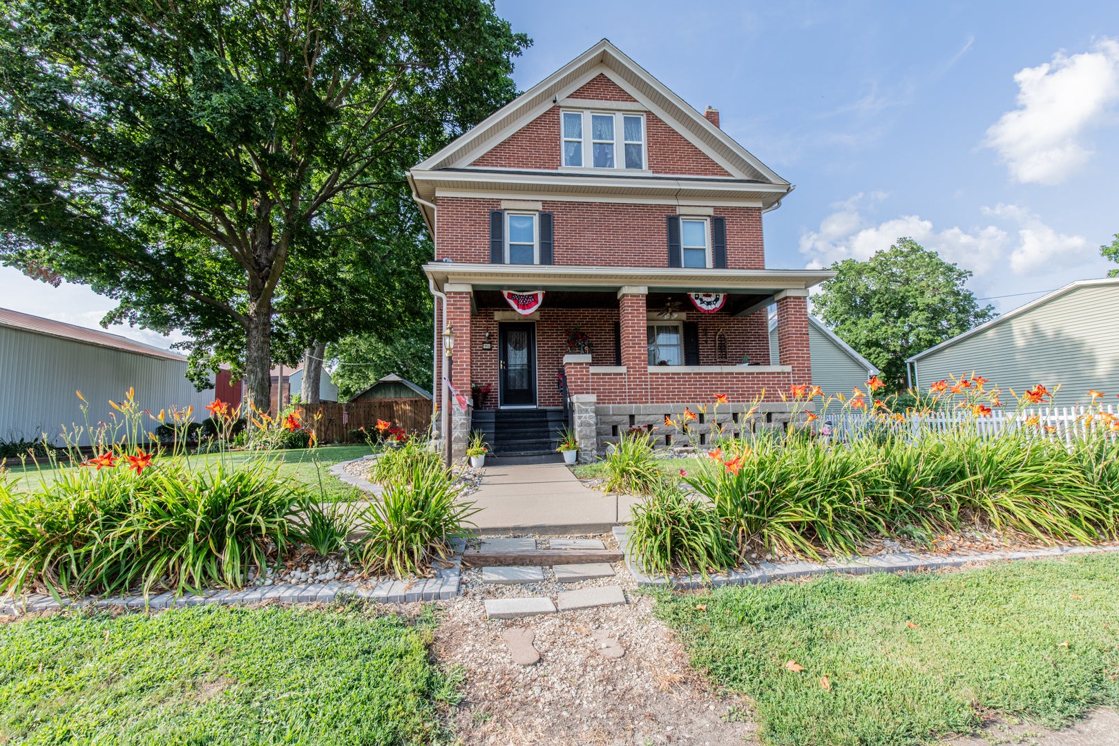 96 E Railroad Street — photo