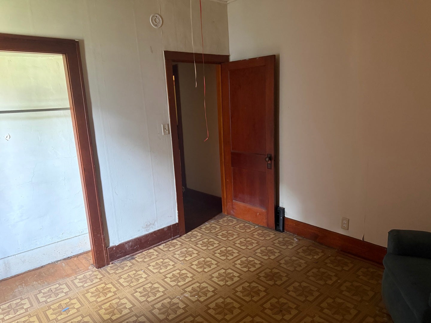 Home in Hazel Crest, IL 60429 — photo 2