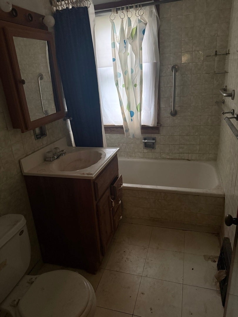 Home in Hazel Crest, IL 60429 — photo 3