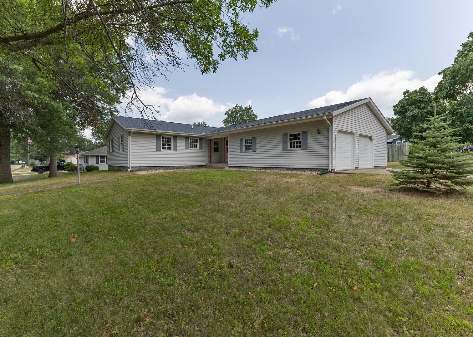 1402 Rosehill Avenue — photo