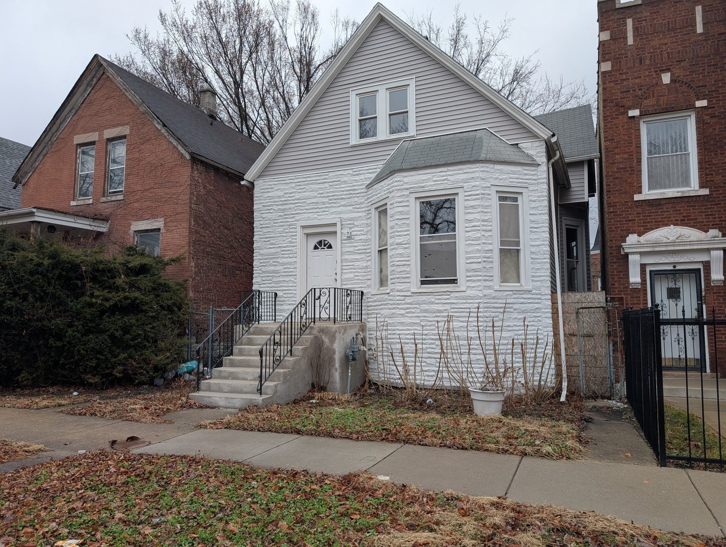 654 E 92nd Place — photo