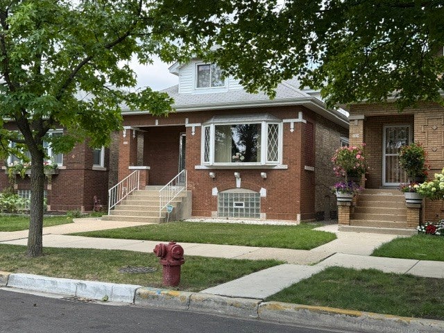5330 W Melrose Street — photo