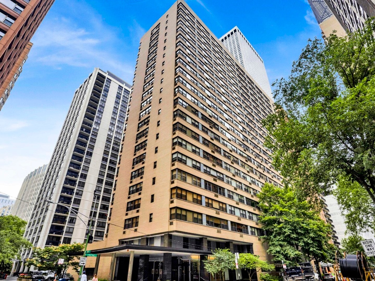 850 N DeWitt Place 7K — photo
