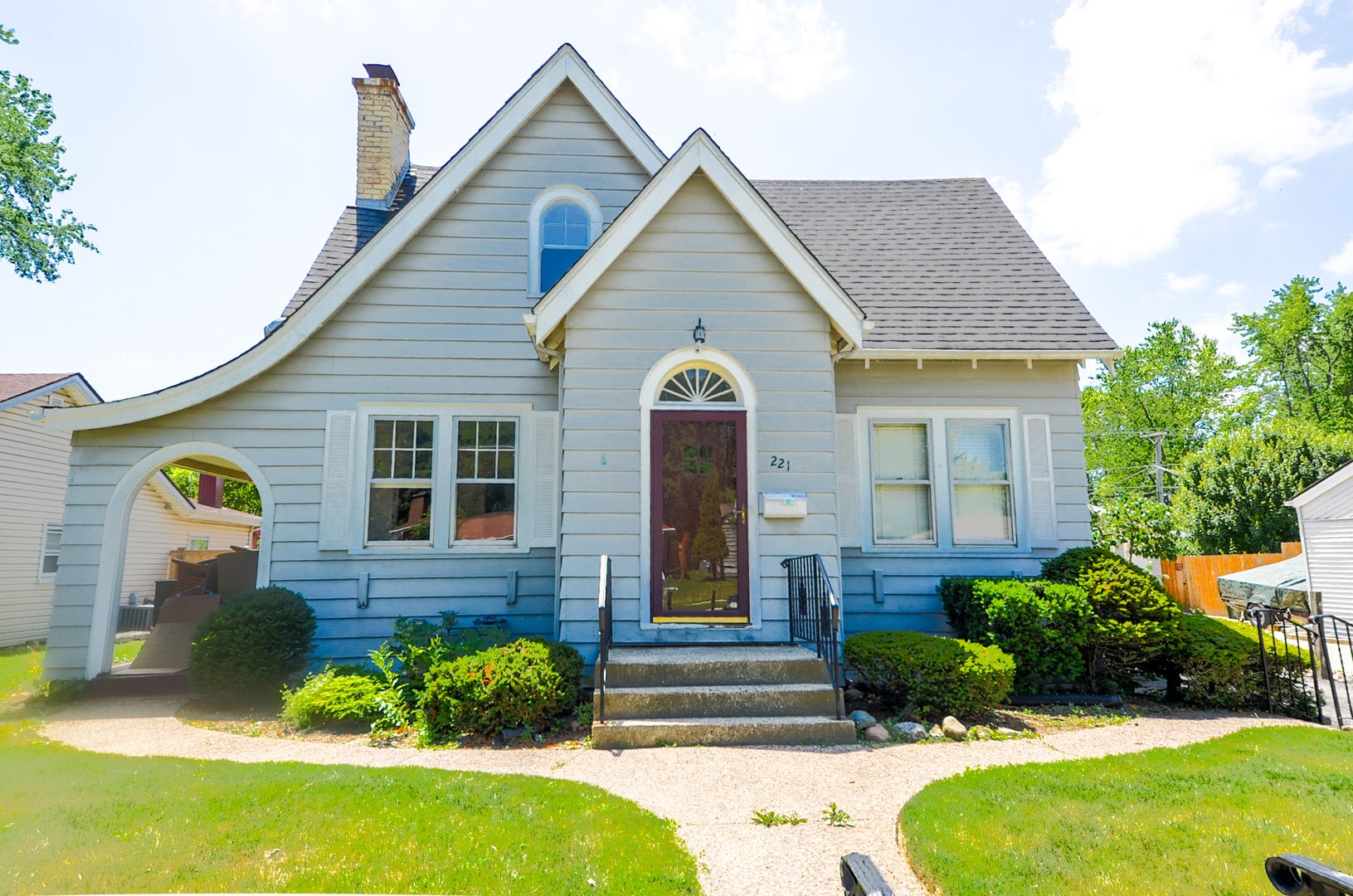 221 W Courtland Street — photo