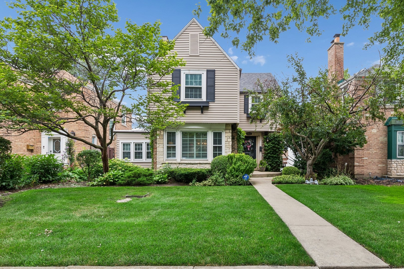 7822 W Thorndale Avenue — photo
