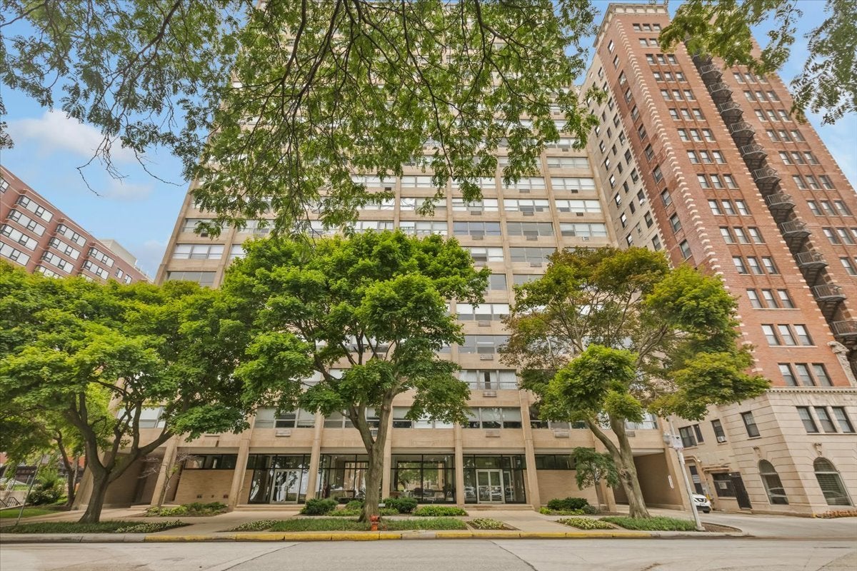 5530 S South Shore Drive 3B — photo