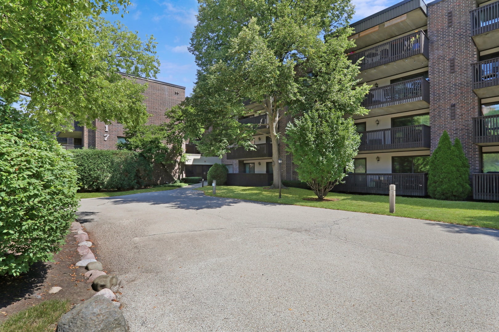 917 Vose Drive 405 — photo