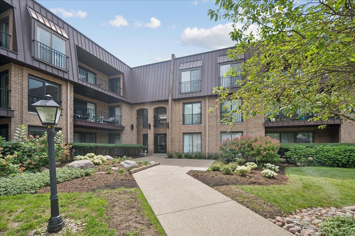 1 The Court Of Harborside 204 — photo