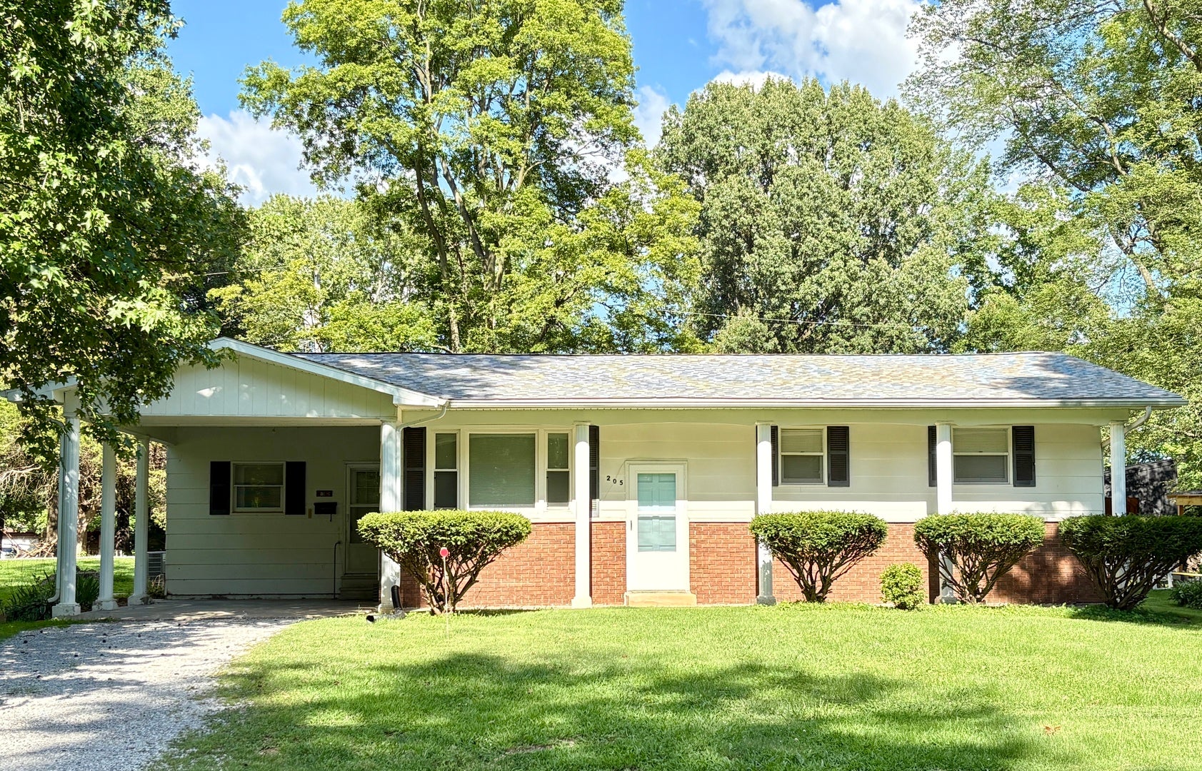 205 N Poplar Street — photo