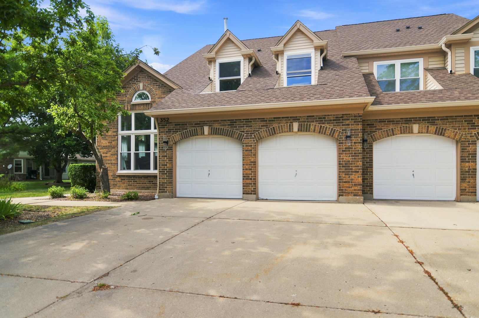 352 Satinwood Court N — photo