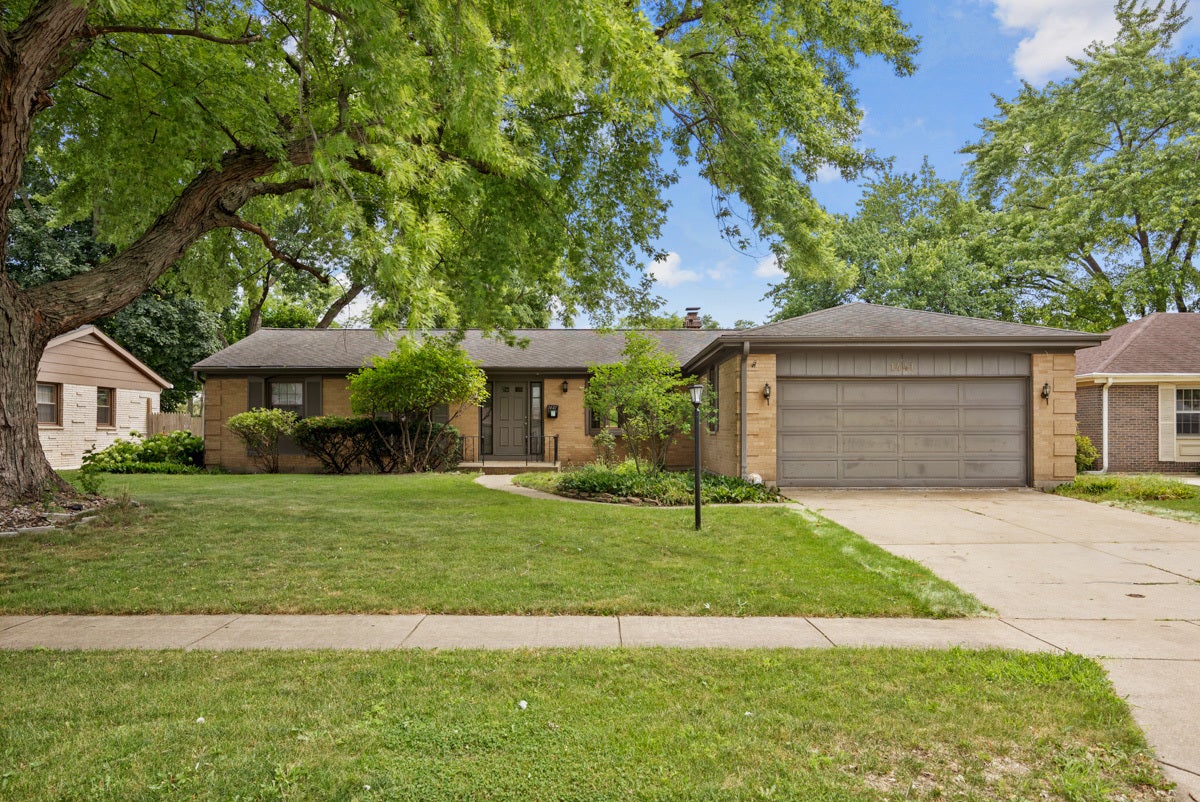 1441 Maple Lane — photo