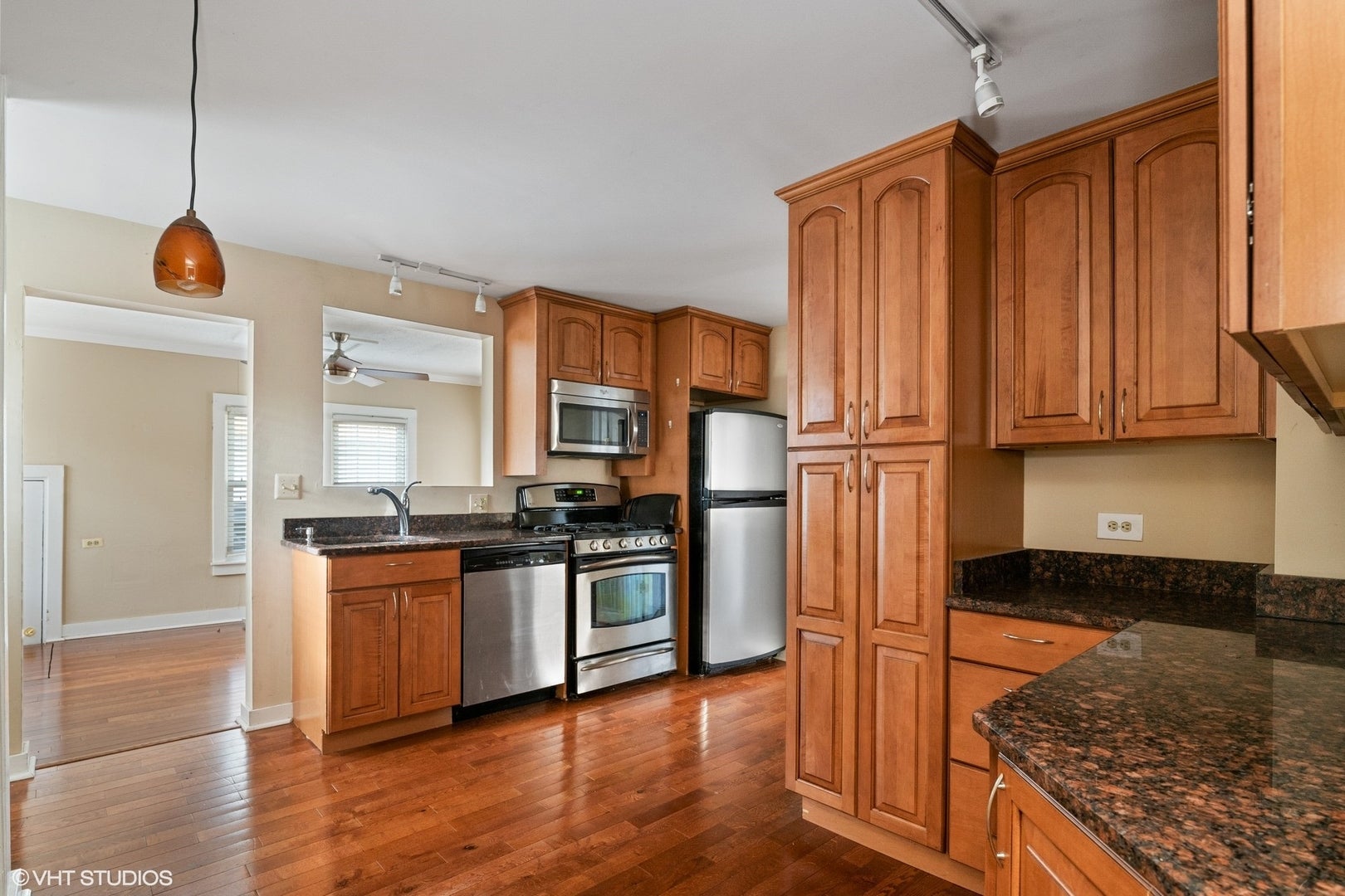 Home in Libertyville, IL 60048 — photo 3