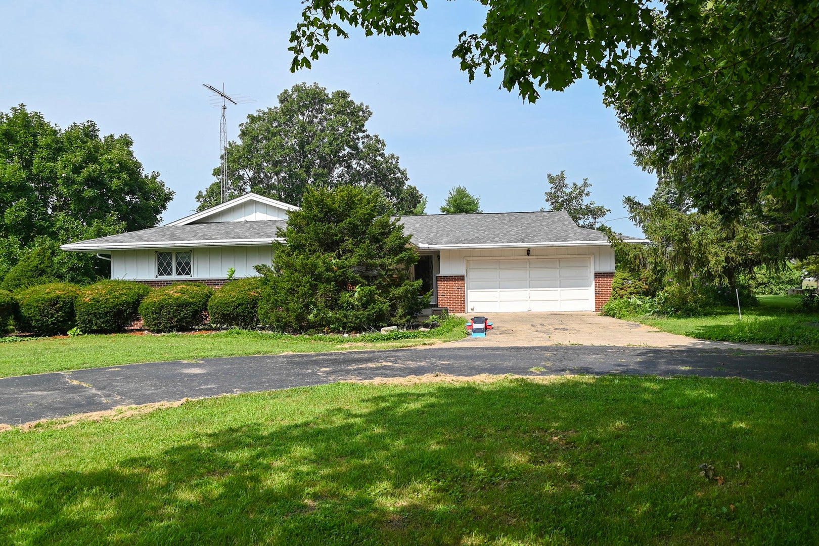 621 S Oakwood Street — photo