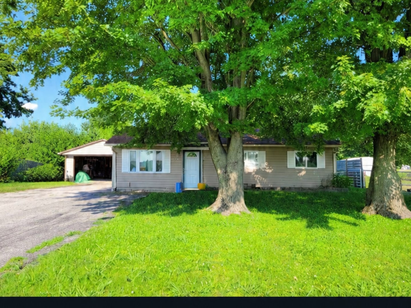 4490 Lake Drive — photo