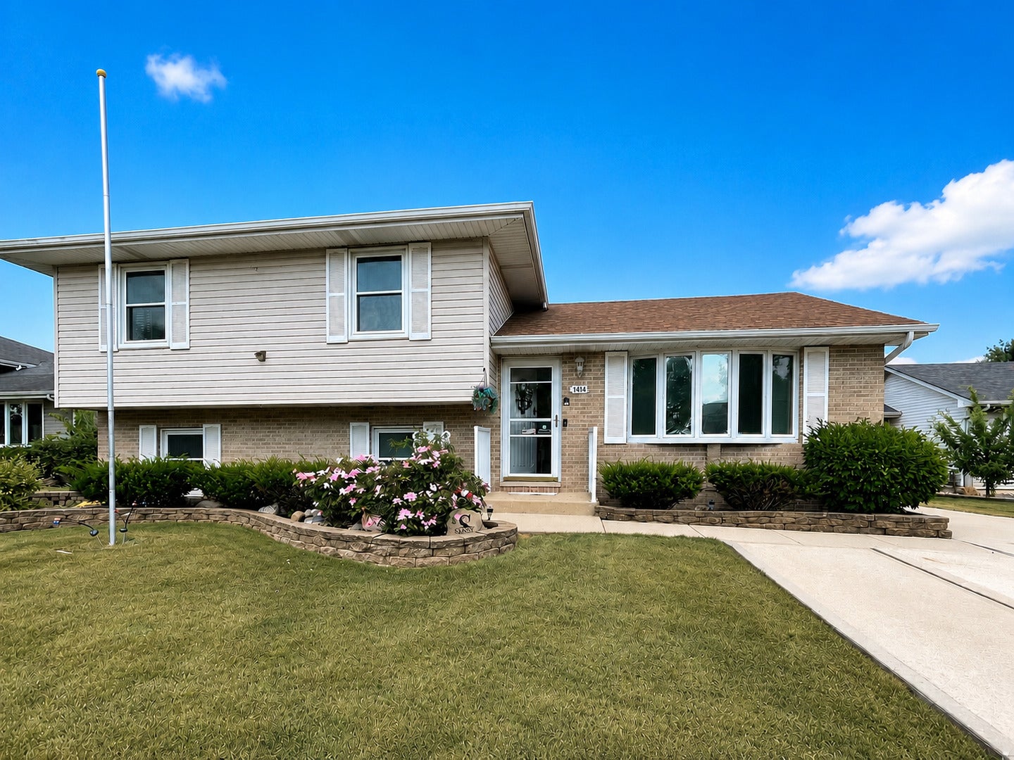 1414 Howland Drive — photo