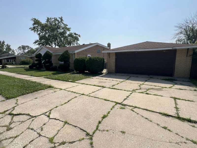 Home in Oak Lawn, IL 60453 — photo 2