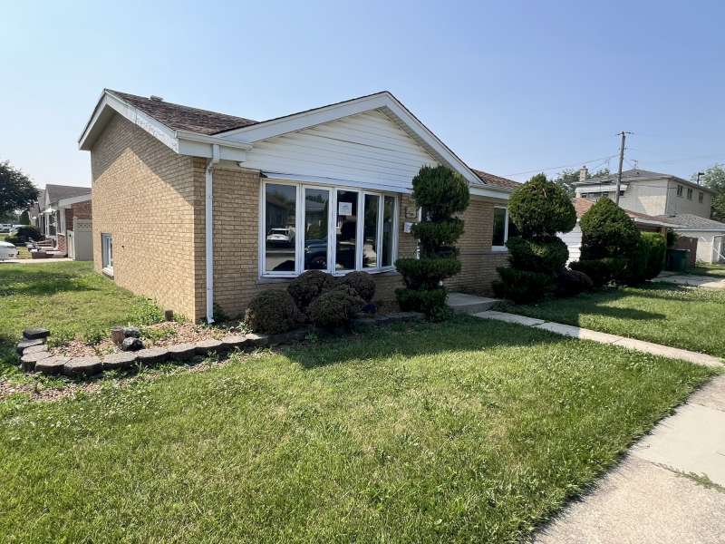 Home in Oak Lawn, IL 60453 — photo 3