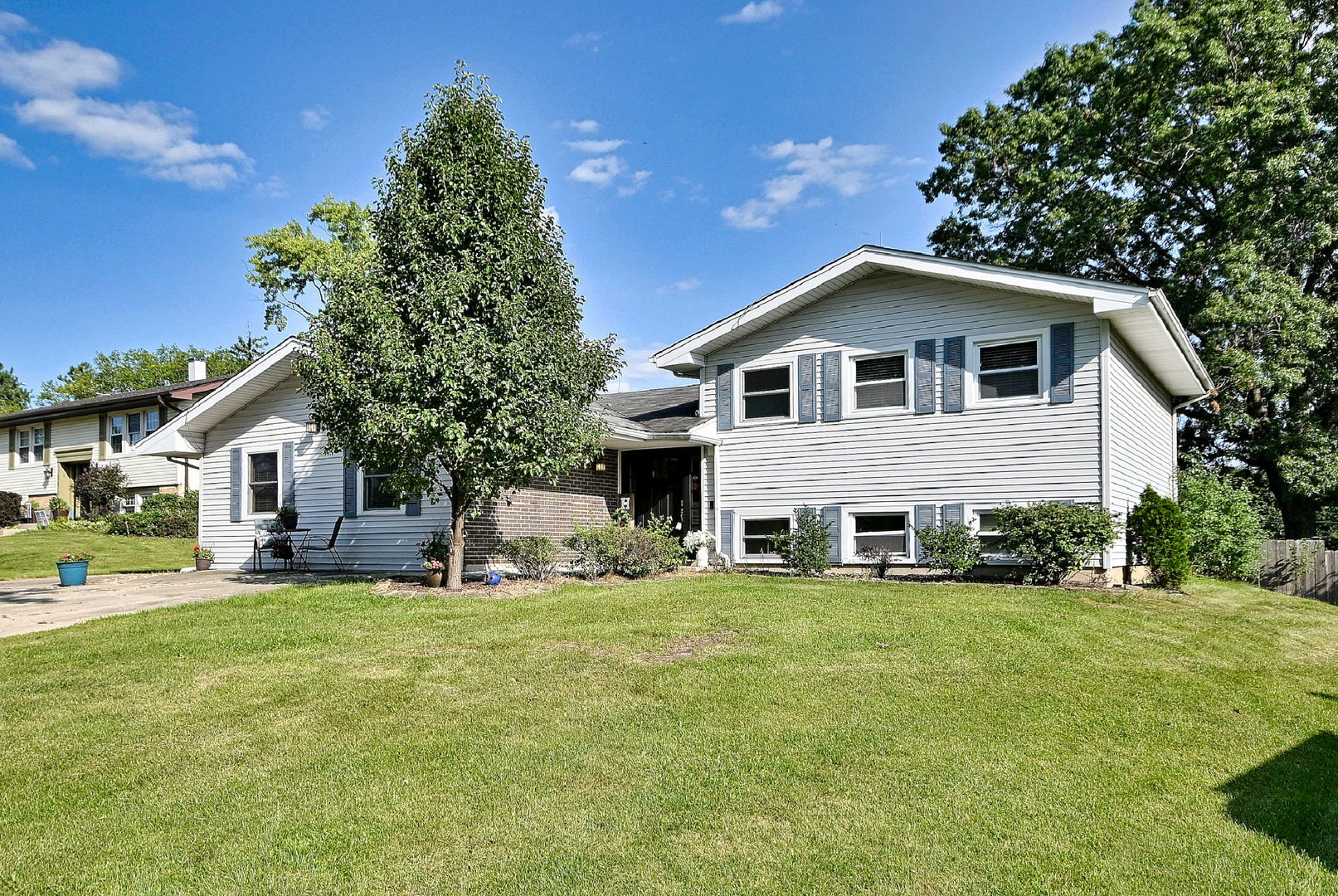 20W581 Glen Court — photo
