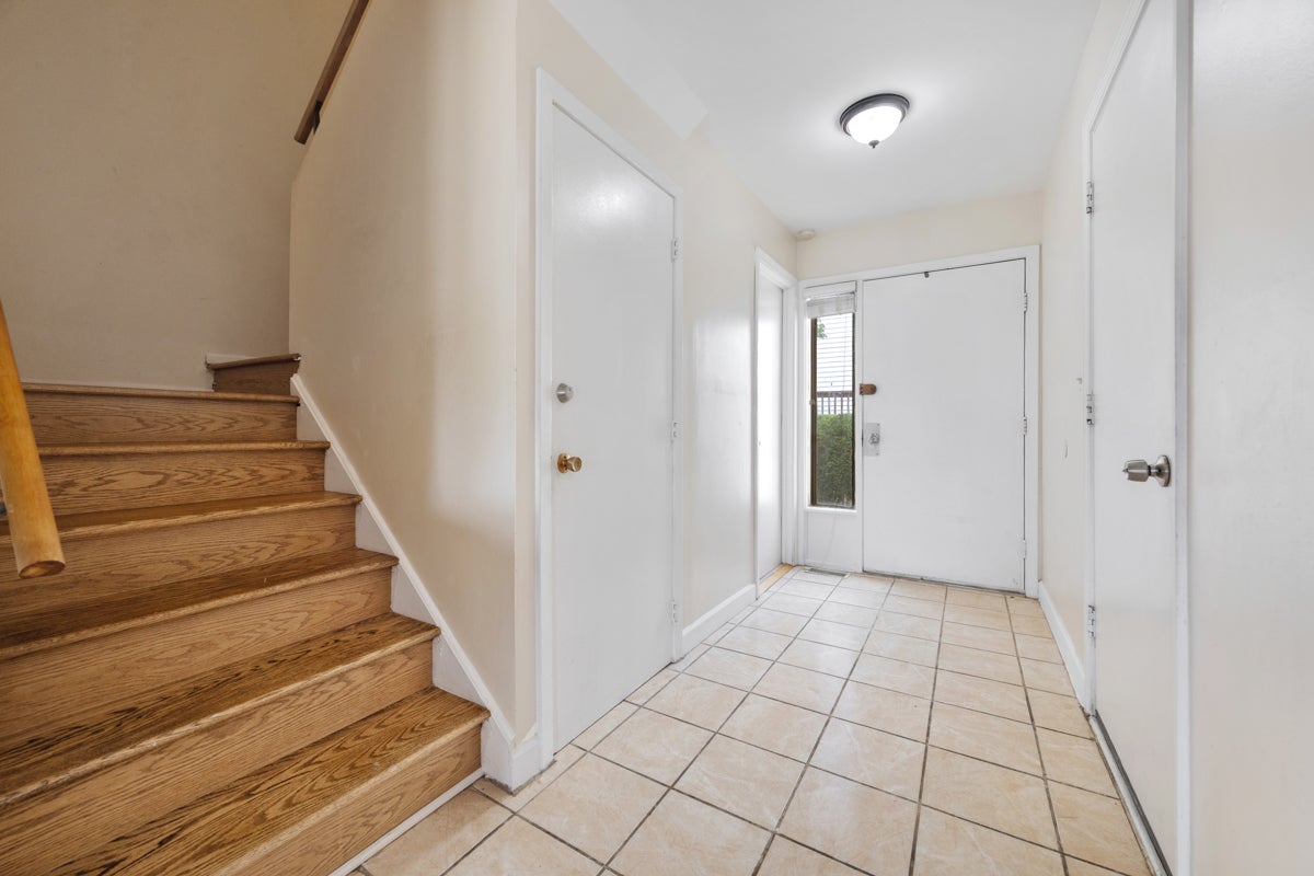 369 Cedar Tree Court, Hoffman Estates, IL 60169 — photo 2
