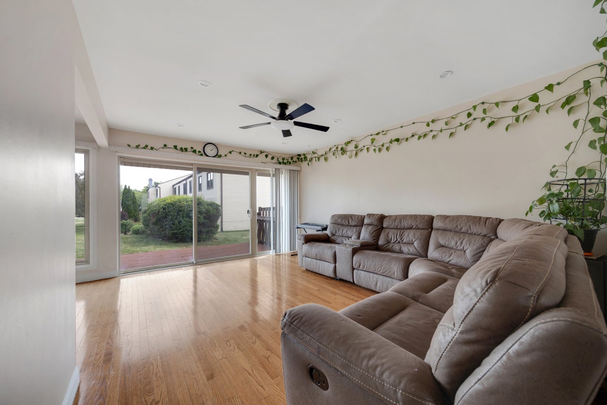 369 Cedar Tree Court, Hoffman Estates, IL 60169 — photo 3