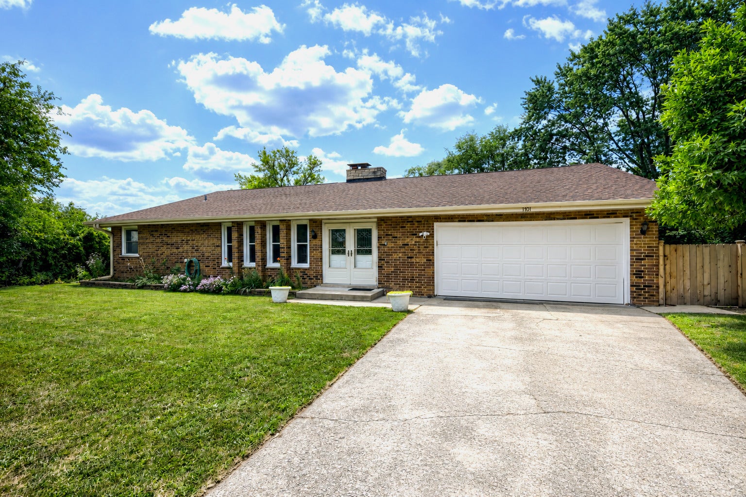1701 Lynwood Lane — photo