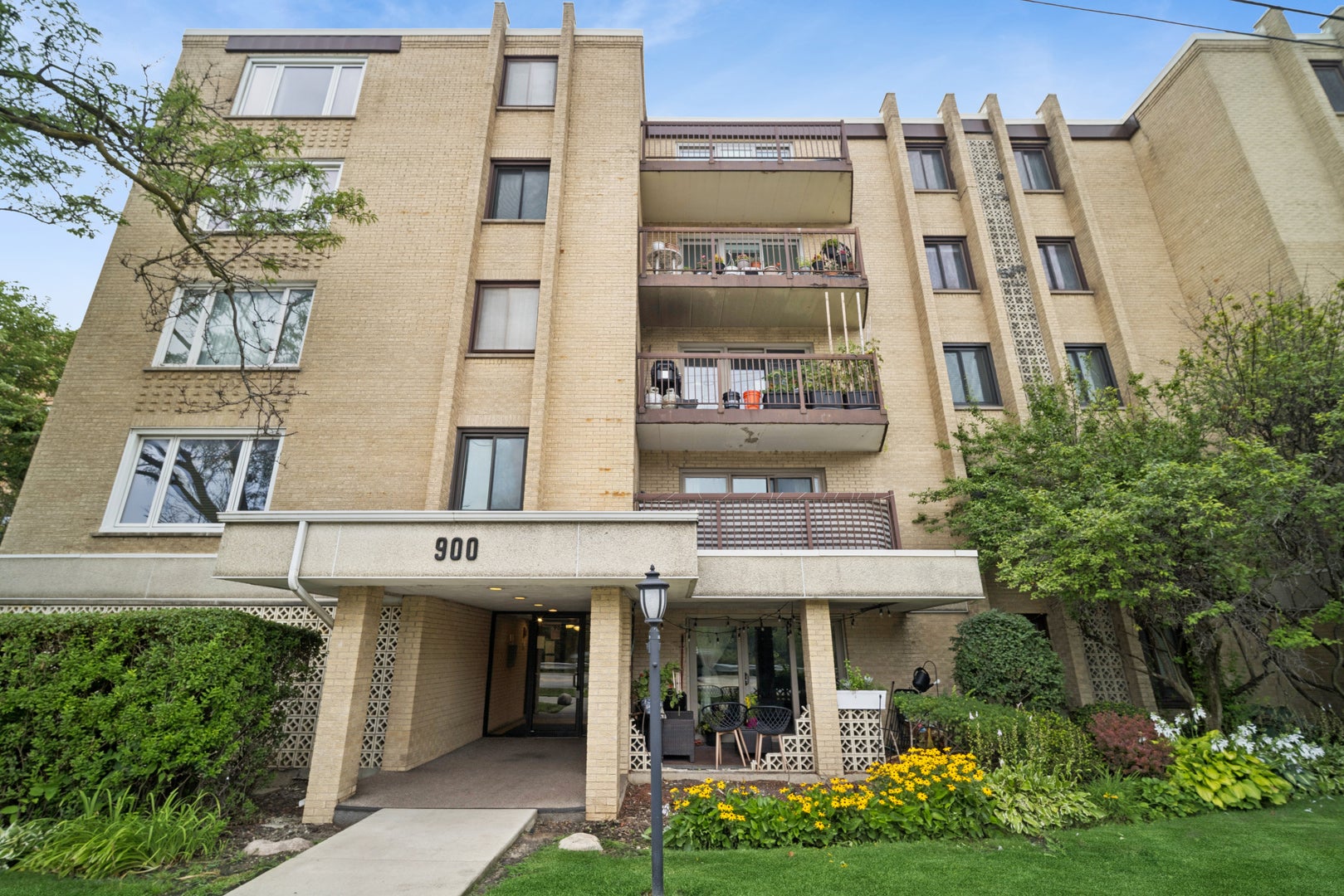 900 S River Road 4B — photo