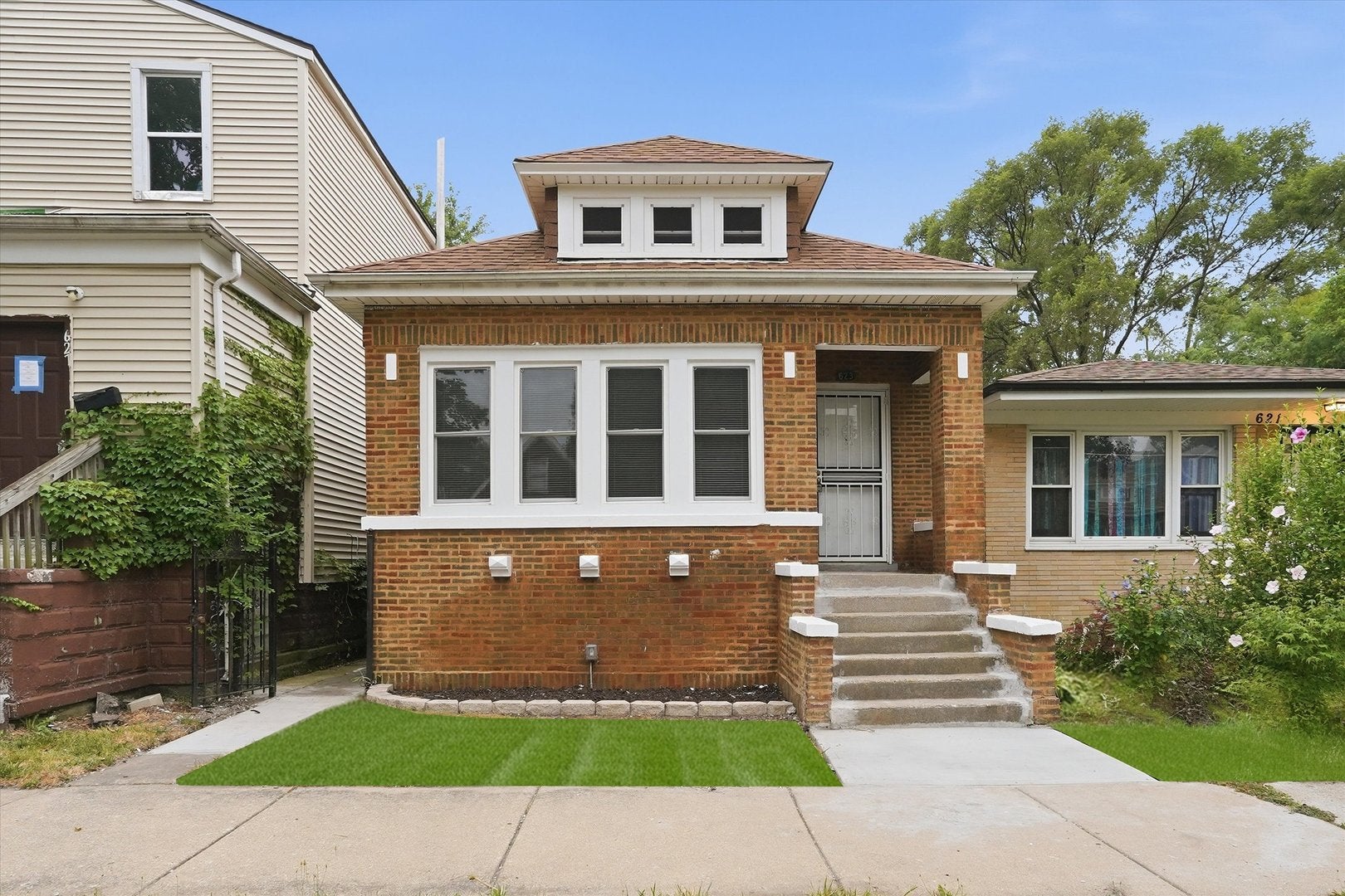 623 E 88th Place — photo