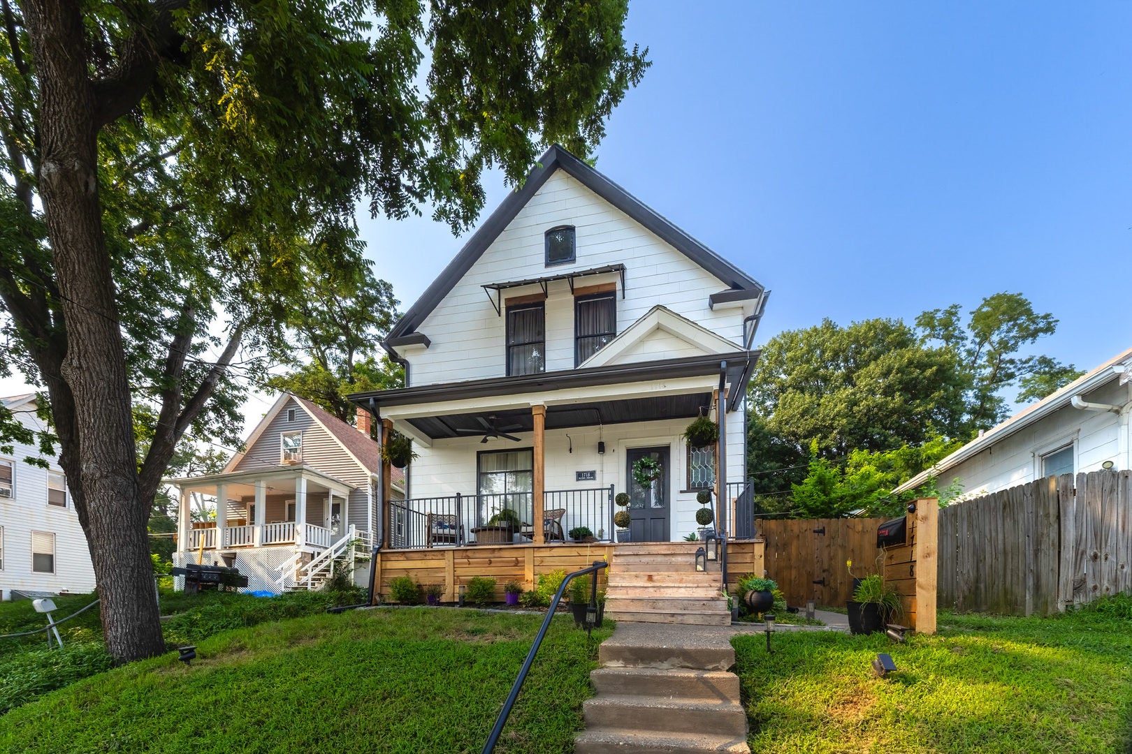1718 W 9th Street — photo