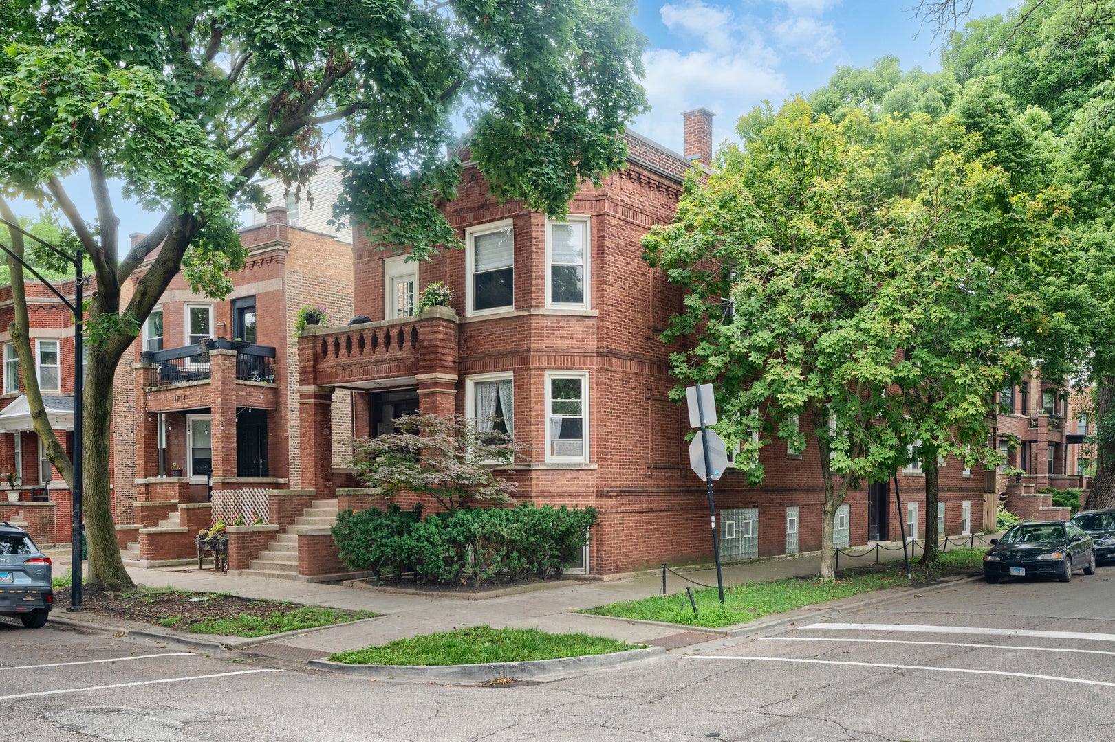 1056 N Leavitt Street Gr — photo