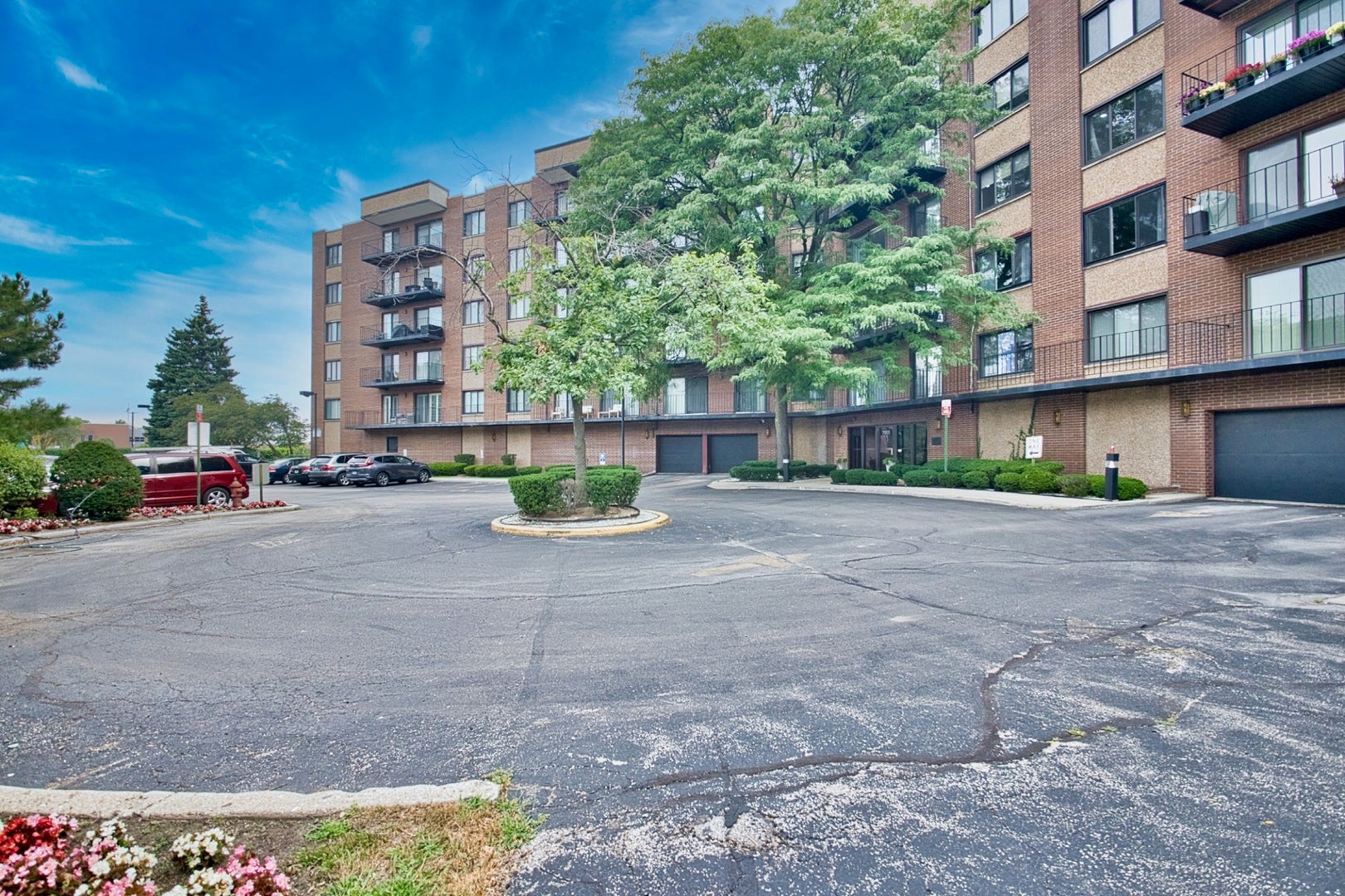 7601 Lincoln Avenue 502 — photo