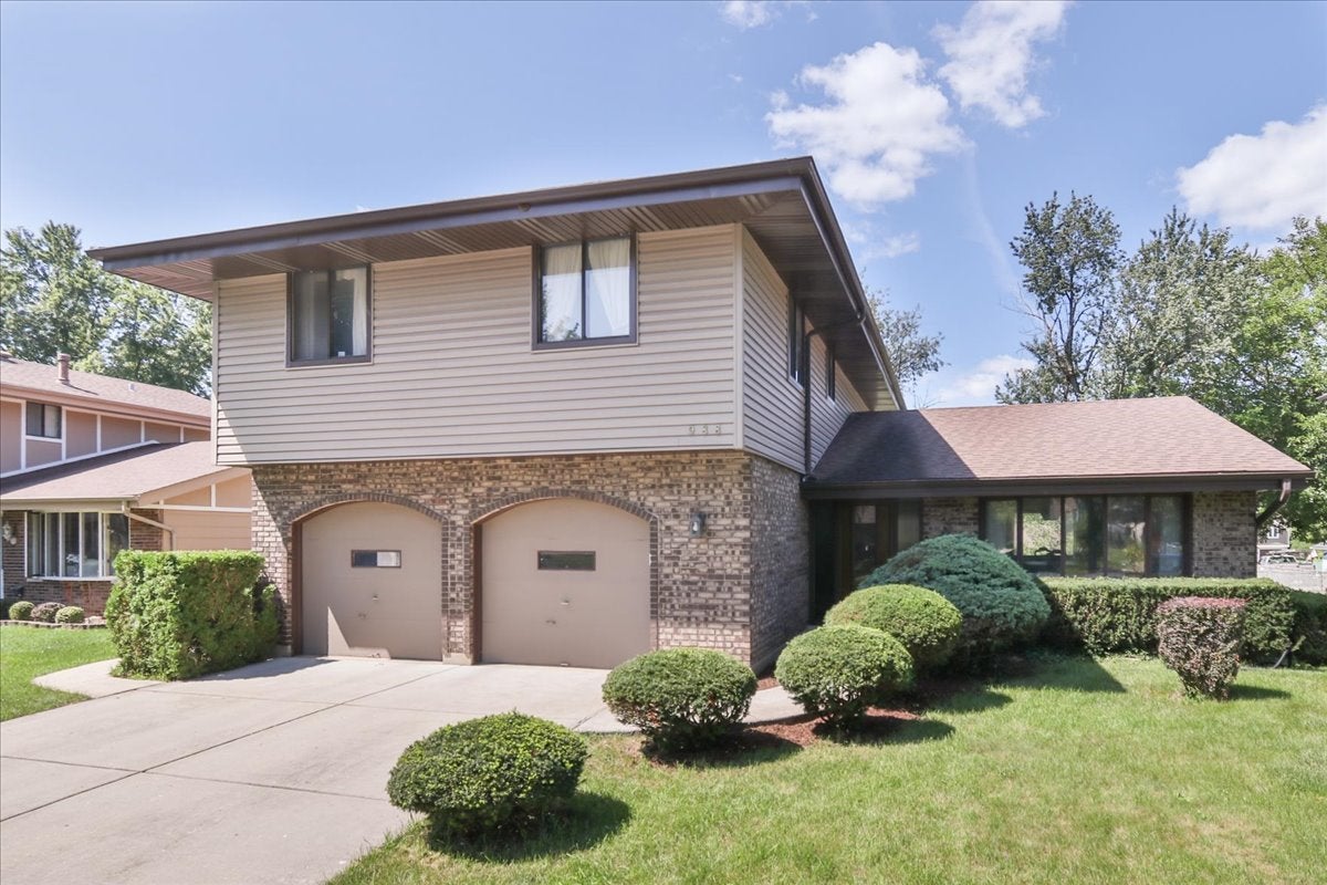 988 Tiverton Court — photo