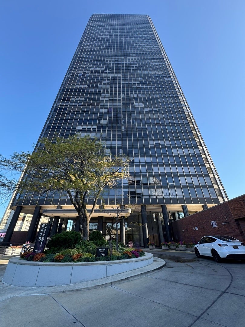 5415 N Sheridan Road 812 — photo