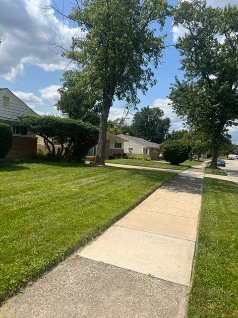 Home in Park Forest, IL 60466 — photo 2