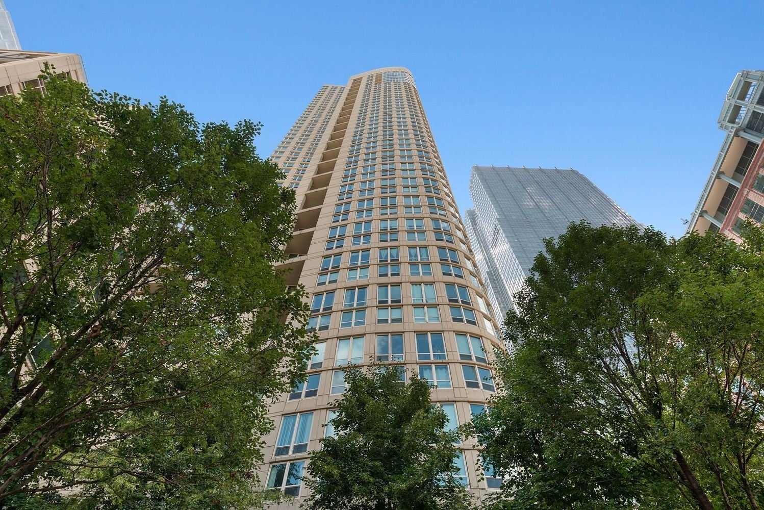345 N Lasalle Drive 1505 — photo