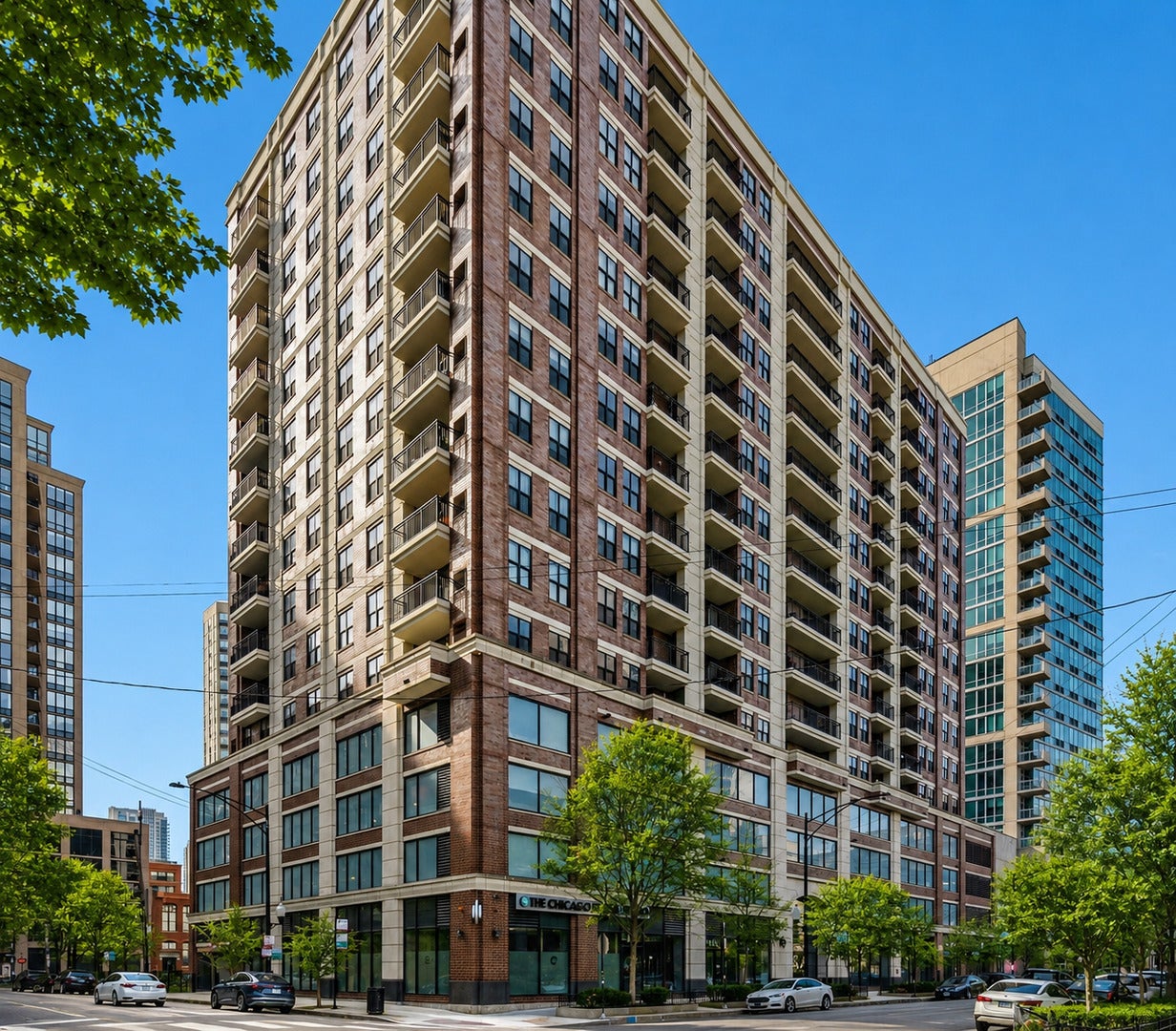 451 W Huron Street 1003 — photo