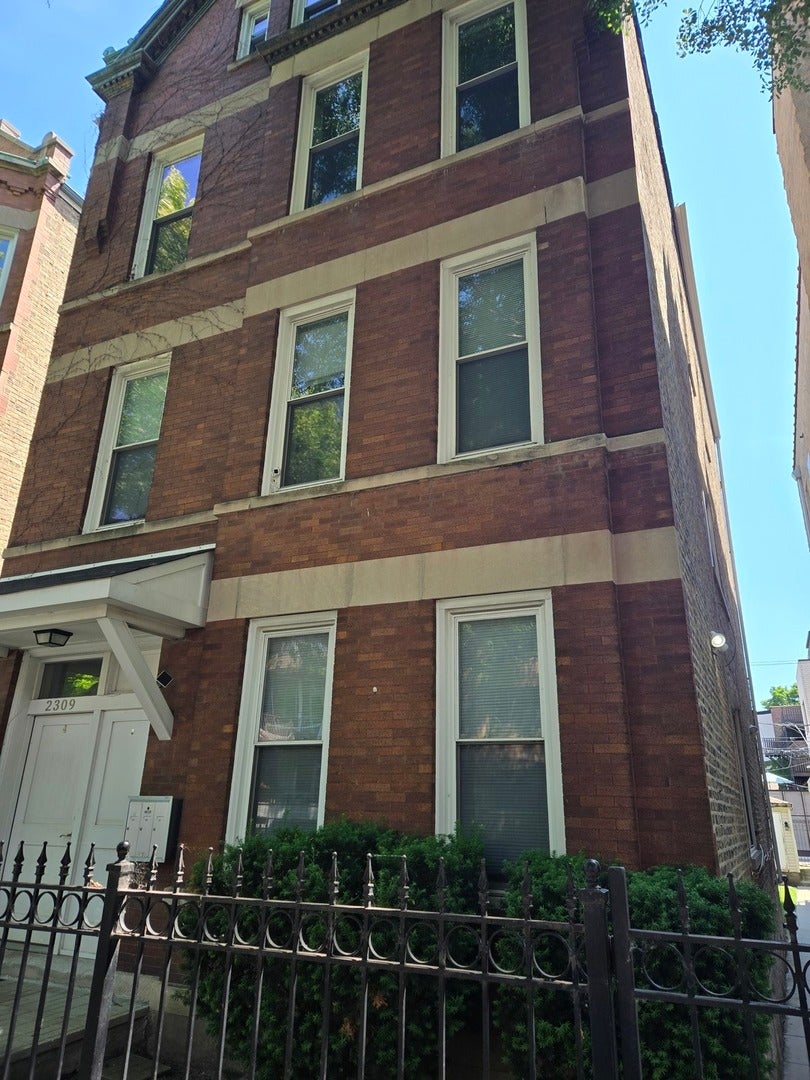 2309 N Leavitt Street 1 — photo