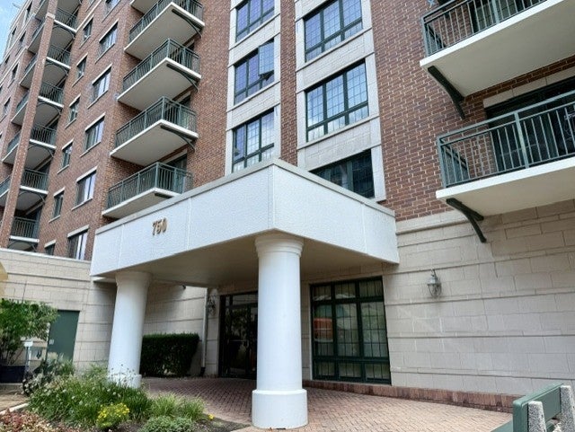 750 Pearson Street 302 — photo
