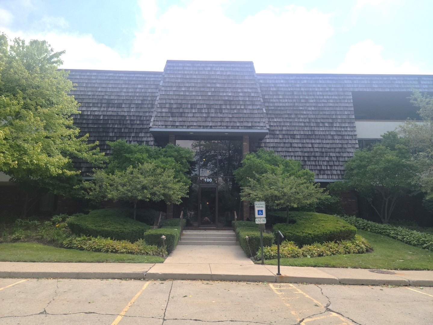 100 Red Top Drive 303 — photo