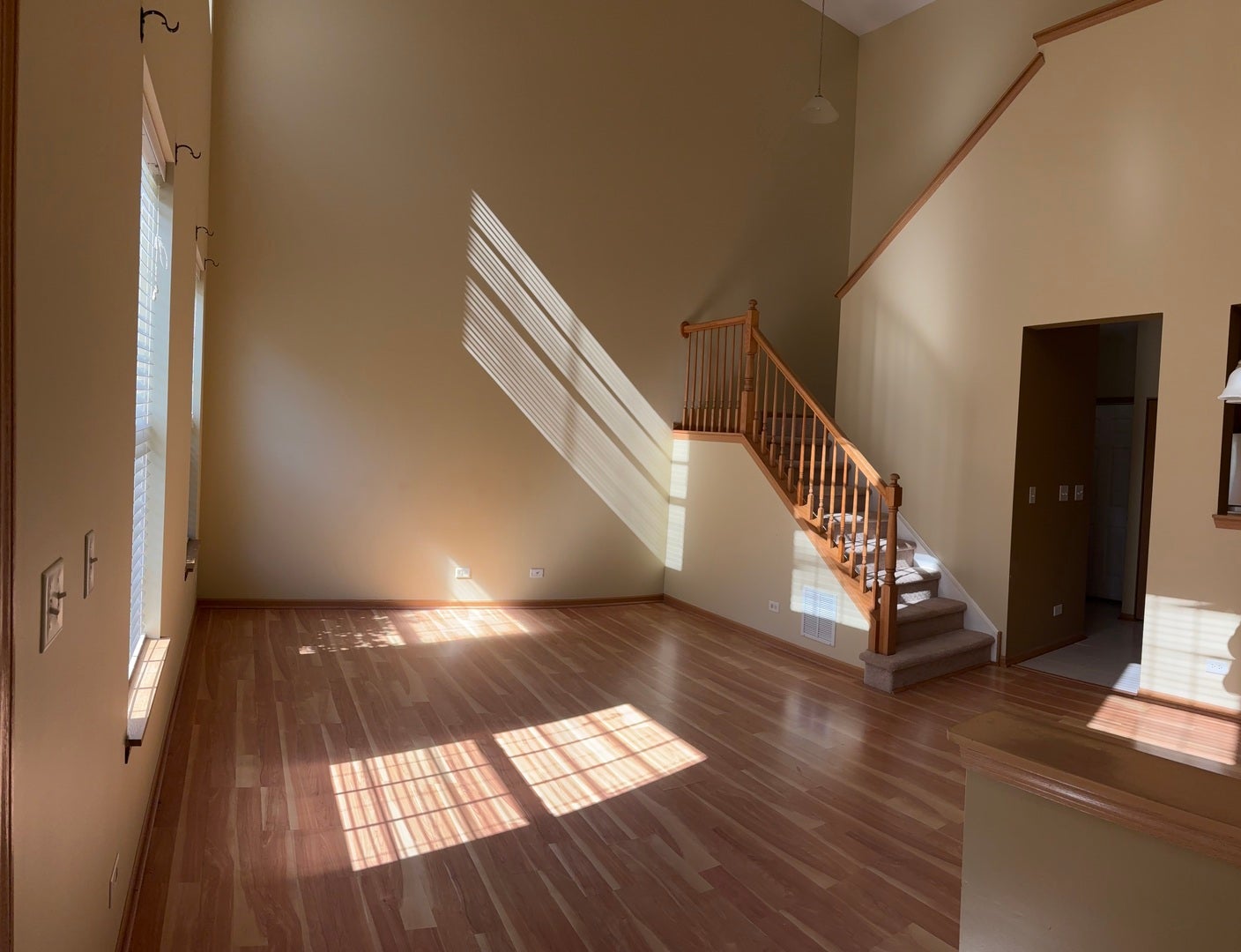 Home in Aurora, IL 60503 — photo 2