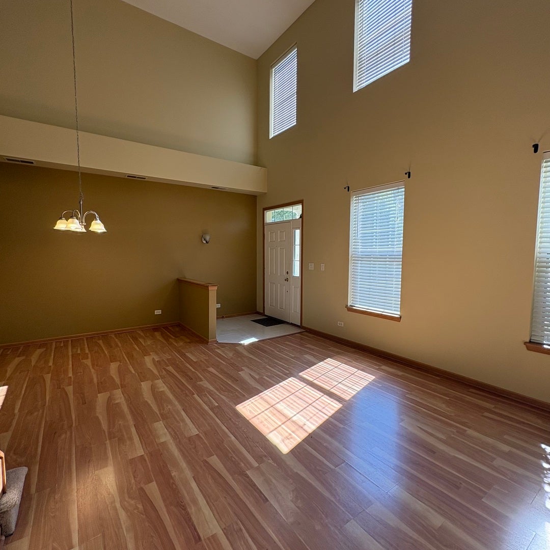 Home in Aurora, IL 60503 — photo 3