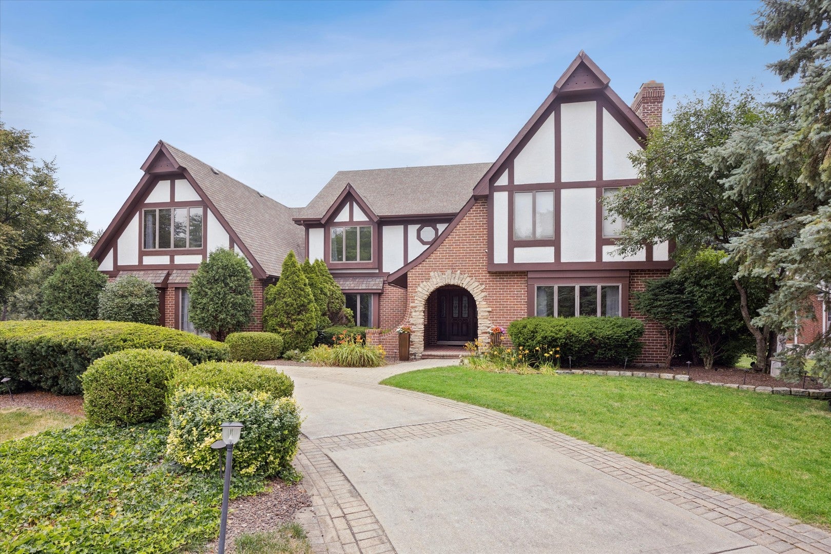 6001 Sedgley Court — photo