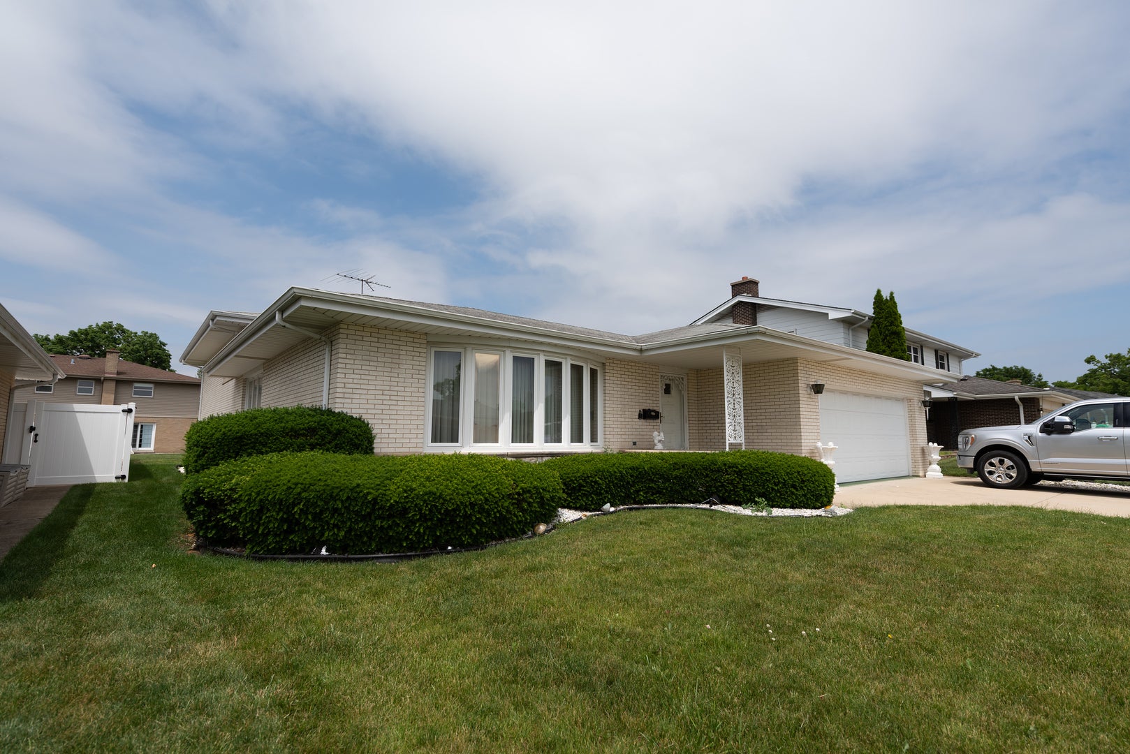 10916 Kingston Street — photo