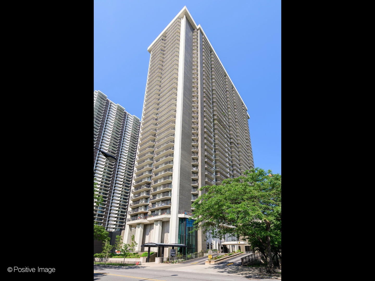 6007 N Sheridan Road 14D — photo