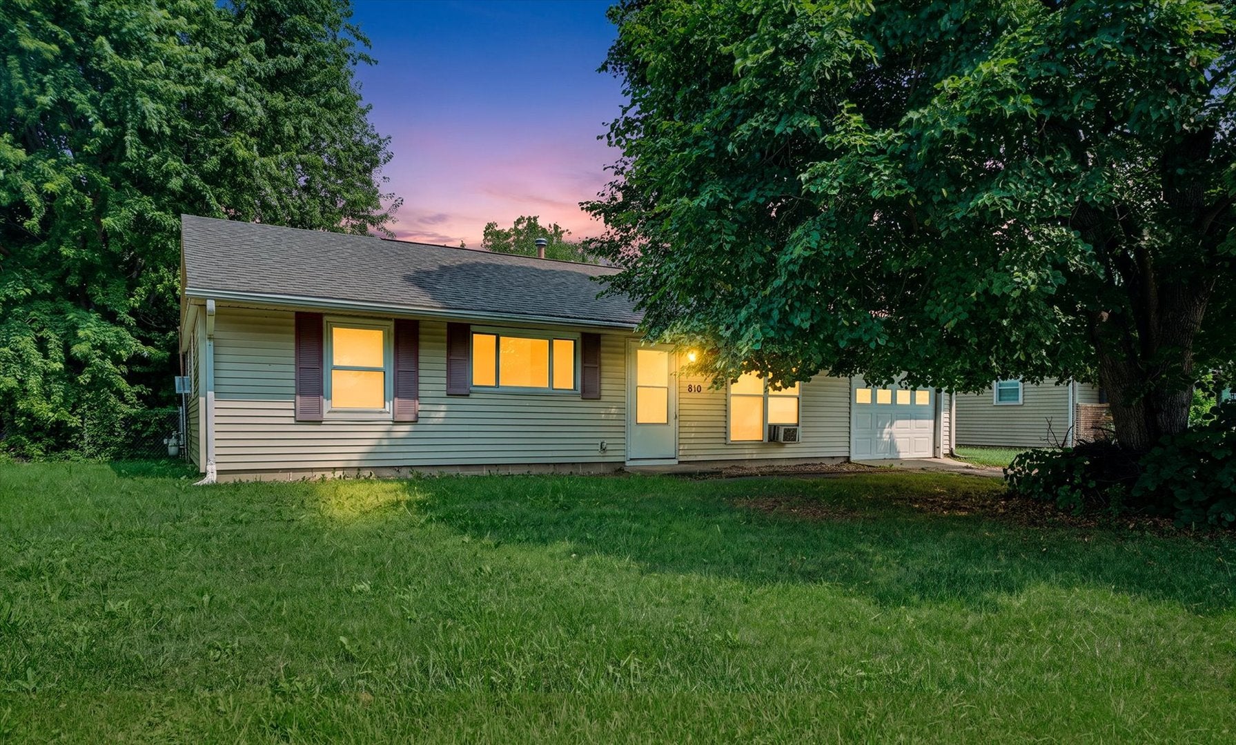 810 Maplepark Drive — photo
