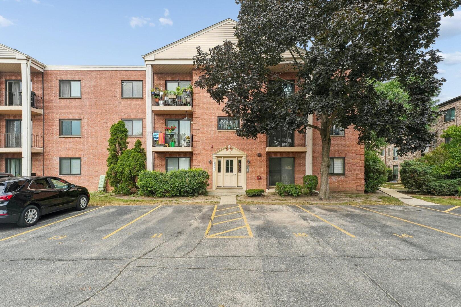 5401 Chateau Drive 4 — photo