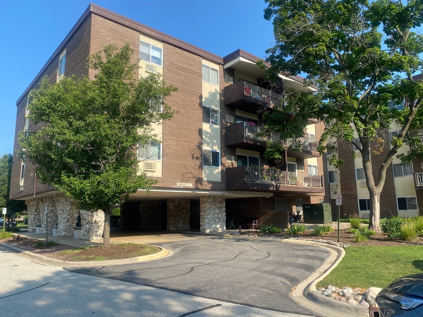 1321 S Finley Road 422 — photo