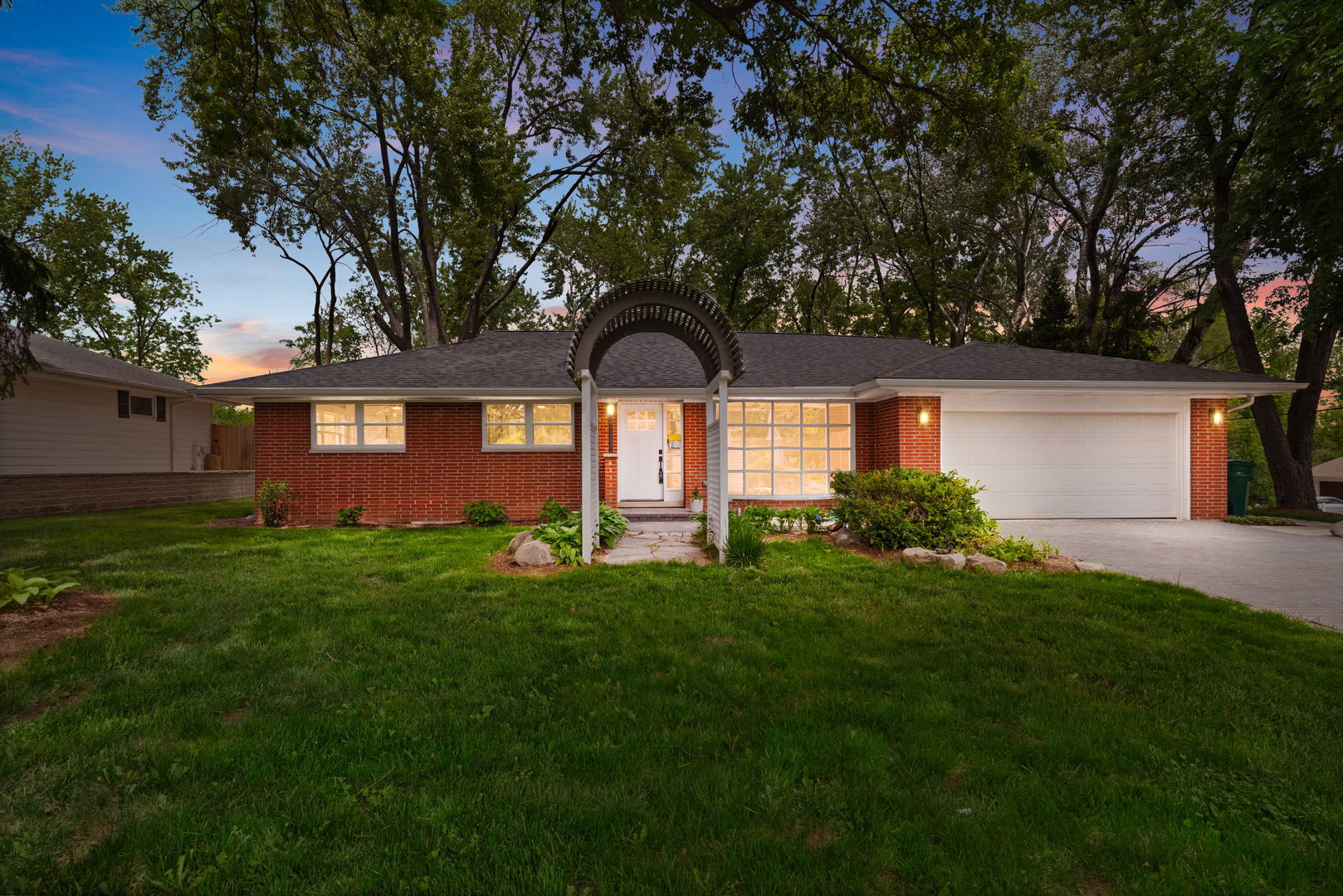 1010 W Elm Street — photo