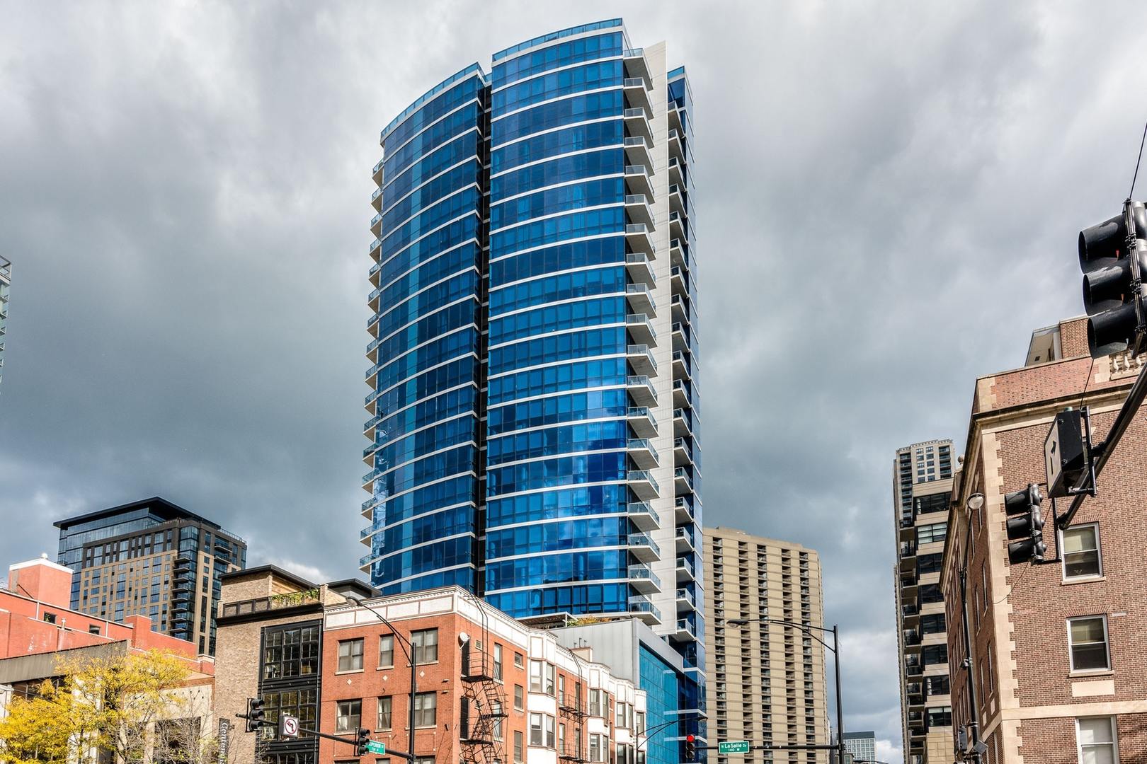 110 W Superior Street 1004 — photo